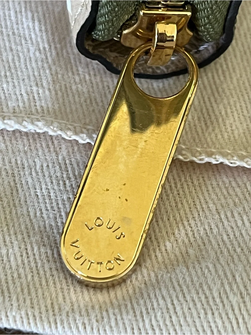 Louis Vuitton Monogram Giant Zippy Wallet